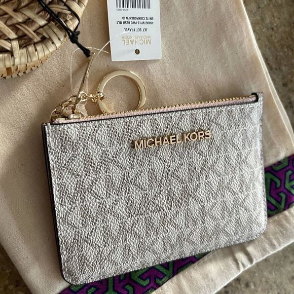 Michael Kors Handbags - New mk cardholder 💘 vanilla pink